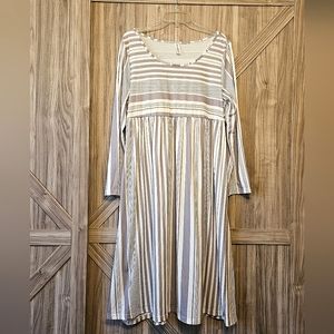 Gray and White Casual Long Sleeve Maxi Sundress